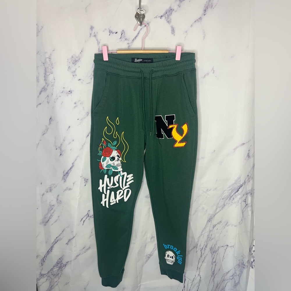 Brooklyn Men’s Green Graphic Joggers Sz M